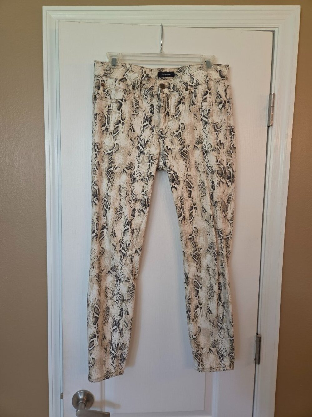 Bebe Brazen Animal Print Python Ankle Jeans Size 29